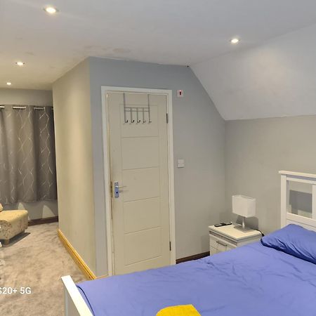 The Reading Whole Apartment With Private Lake And Gardens Экстерьер фото