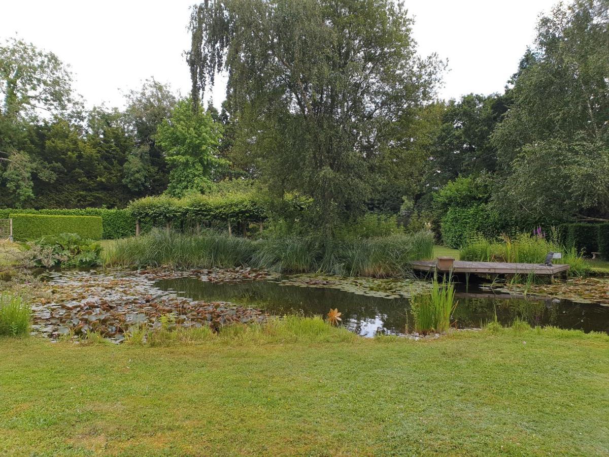 The Reading Whole Apartment With Private Lake And Gardens Экстерьер фото