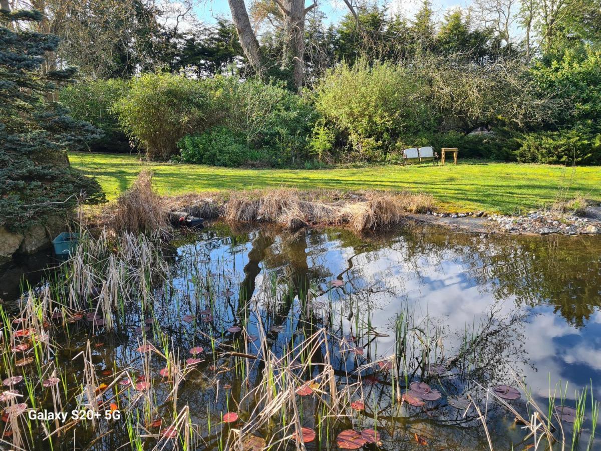 The Reading Whole Apartment With Private Lake And Gardens Экстерьер фото