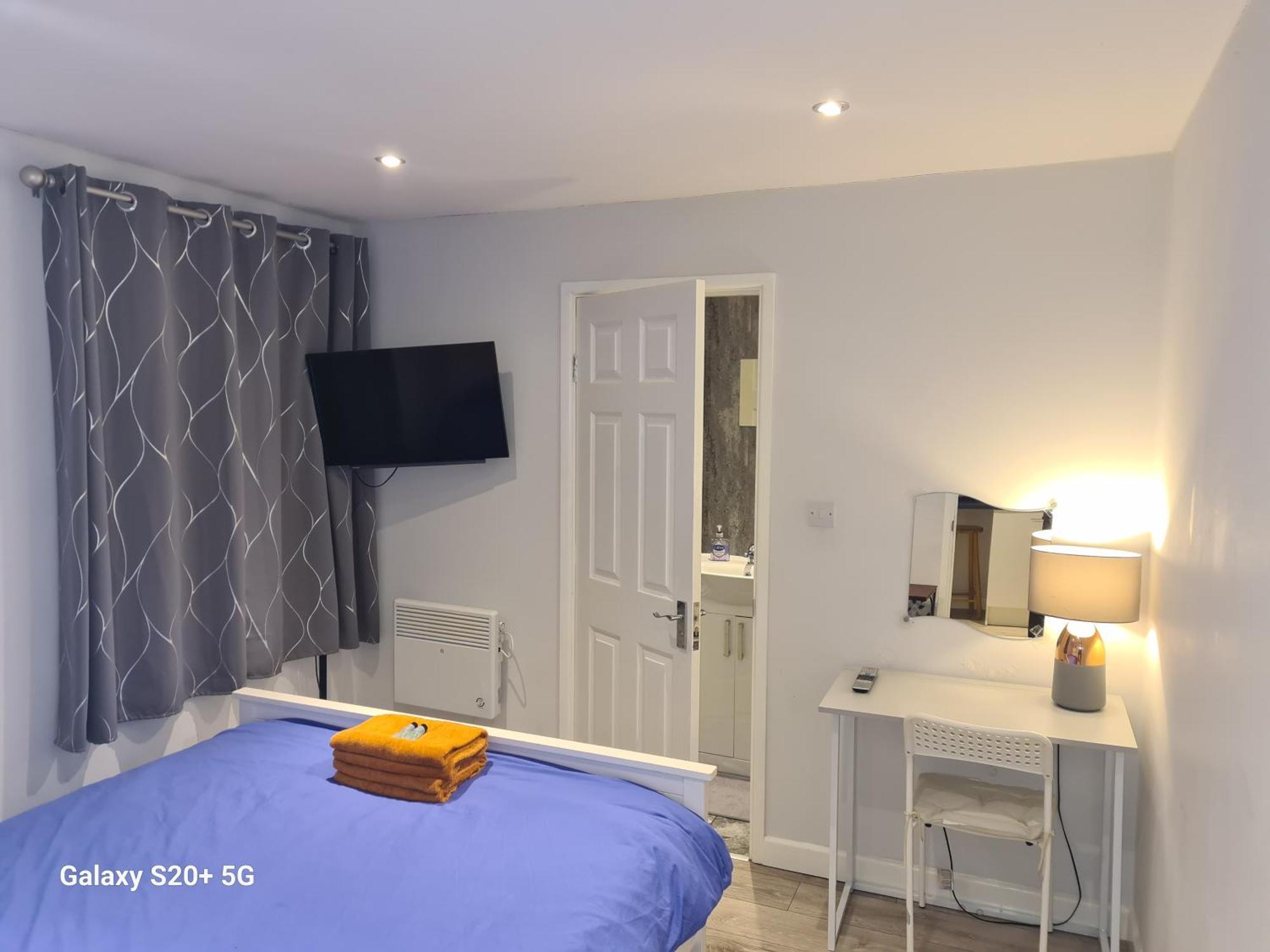 The Reading Whole Apartment With Private Lake And Gardens Экстерьер фото