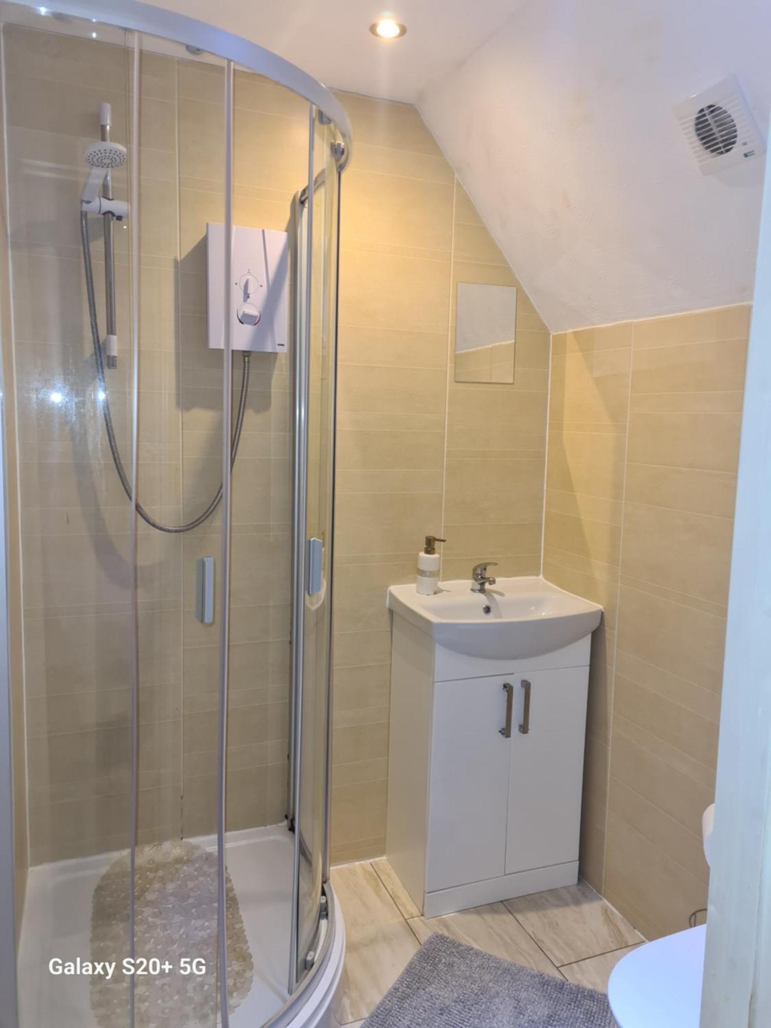 The Reading Whole Apartment With Private Lake And Gardens Экстерьер фото